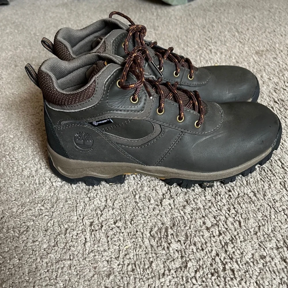 Timberland Boys Waterproof Hiking Boots Brown Leather Mid Top Size 5 A14IB